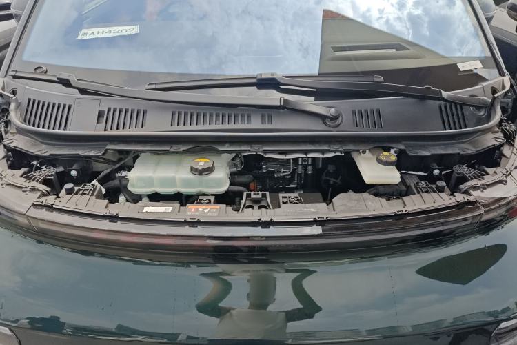 Used Geely Galaxy LEVC L380 2024 140-Degree 6-Seater All-Wheel-Drive Ultra Engine Bay