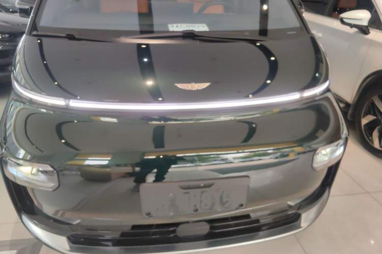 Used Geely Galaxy LEVC L380 2024 140-Degree 6-Seater All-Wheel-Drive Ultra Engine Bay
