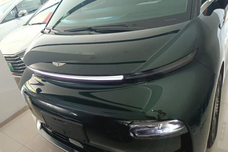Used Geely Galaxy LEVC L380 2024 140-Degree 6-Seater All-Wheel-Drive Ultra Engine Bay