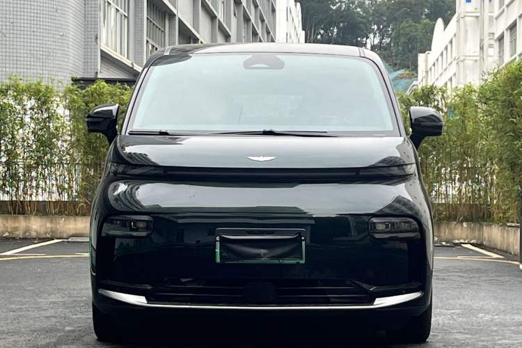 Used Geely Galaxy LEVC L380 2024 140-Degree 6-Seater All-Wheel-Drive Ultra Exterior 1