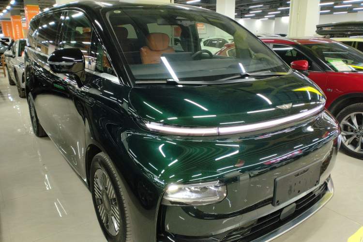 Used Geely Galaxy LEVC L380 2024 140-Degree 6-Seater All-Wheel-Drive Ultra Exterior 2