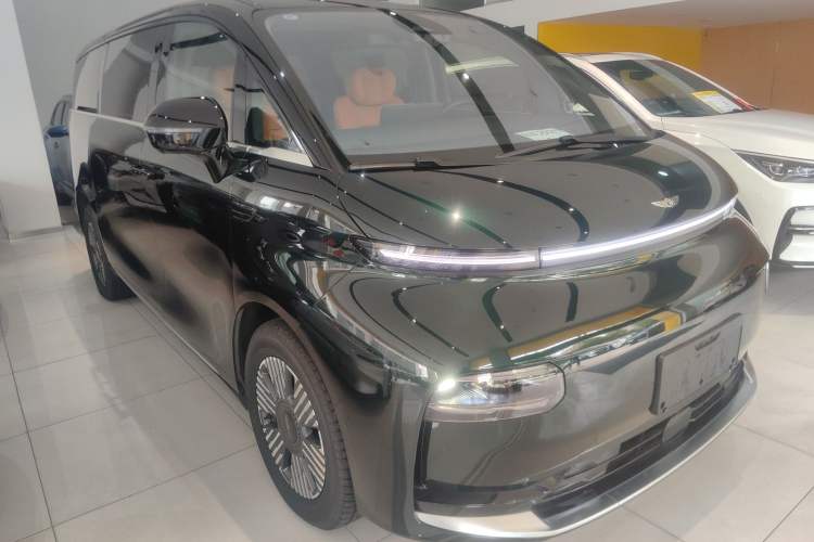 Used Geely Galaxy LEVC L380 2024 140-Degree 6-Seater All-Wheel-Drive Ultra Exterior 2