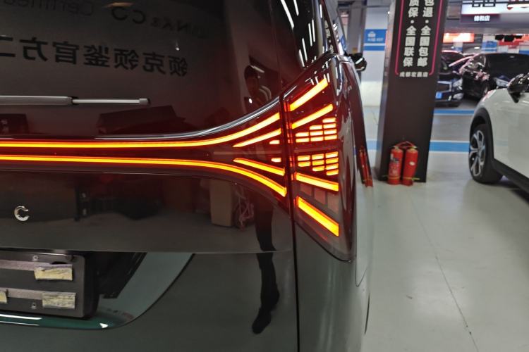 Used Geely Galaxy LEVC L380 2024 140-Degree 6-Seater All-Wheel-Drive Ultra Exterior 3