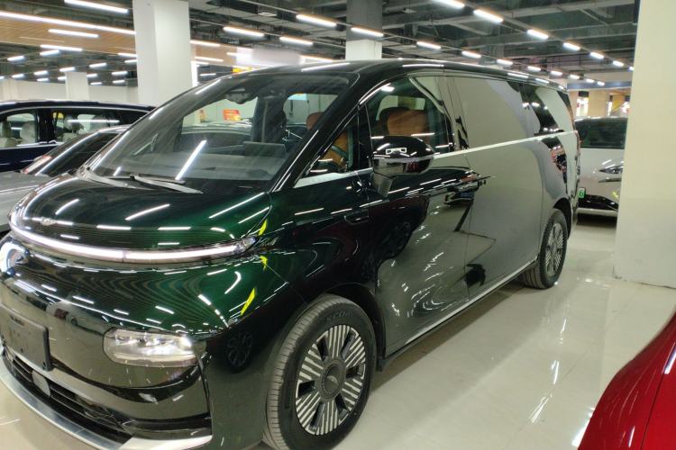 Used Geely Galaxy LEVC L380 2024 140-Degree 6-Seater All-Wheel-Drive Ultra Exterior 3