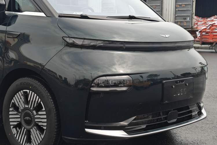 Used Geely Galaxy LEVC L380 2024 140-Degree 6-Seater All-Wheel-Drive Ultra Exterior 3