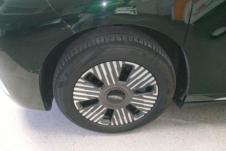 Used Geely Galaxy LEVC L380 2024 140-Degree 6-Seater All-Wheel-Drive Ultra Exterior 3