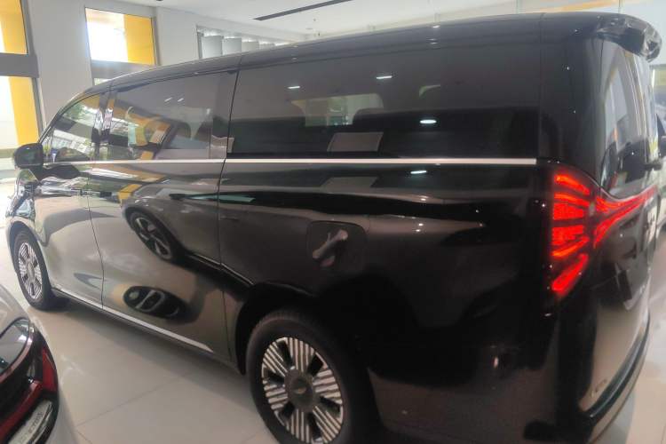 Used Geely Galaxy LEVC L380 2024 140-Degree 6-Seater All-Wheel-Drive Ultra Exterior 3