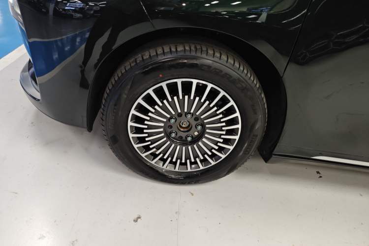 Used Geely Galaxy LEVC L380 2024 140-Degree 6-Seater All-Wheel-Drive Ultra Exterior 4