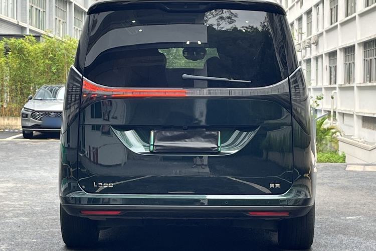 Used Geely Galaxy LEVC L380 2024 140-Degree 6-Seater All-Wheel-Drive Ultra Exterior 4