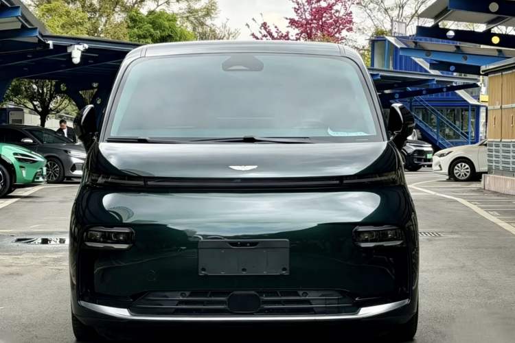 Used Geely Galaxy LEVC L380 2024 140-Degree 6-Seater All-Wheel-Drive Ultra Exterior 4
