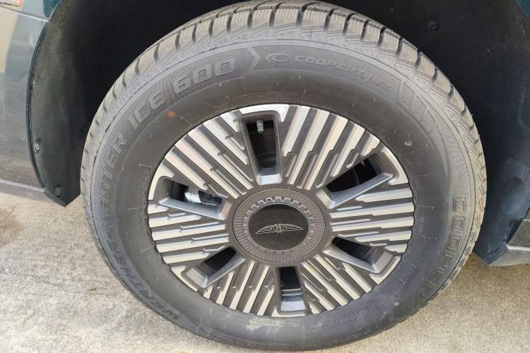 Used Geely Galaxy LEVC L380 2024 140-Degree 6-Seater All-Wheel-Drive Ultra Exterior 4