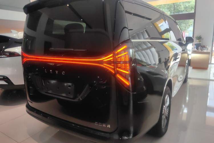 Used Geely Galaxy LEVC L380 2024 140-Degree 6-Seater All-Wheel-Drive Ultra Exterior 5