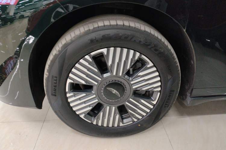 Used Geely Galaxy LEVC L380 2024 140-Degree 6-Seater All-Wheel-Drive Ultra Exterior 7