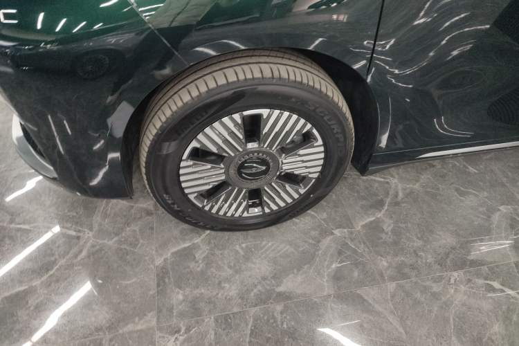 Used Geely Galaxy LEVC L380 2024 140-Degree 6-Seater All-Wheel-Drive Ultra Exterior 7