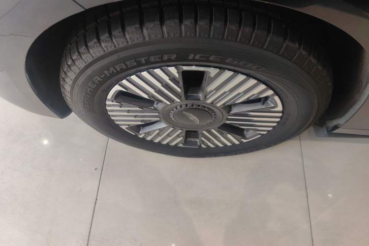 Used Geely Galaxy LEVC L380 2024 140-Degree 6-Seater All-Wheel-Drive Ultra Exterior 7
