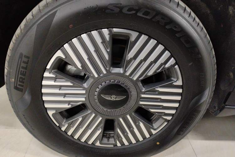 Used Geely Galaxy LEVC L380 2024 140-Degree 6-Seater All-Wheel-Drive Ultra Exterior 8