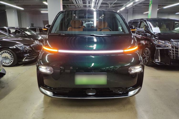Used Geely Galaxy LEVC L380 2024 140-Degree 6-Seater All-Wheel-Drive Ultra Front