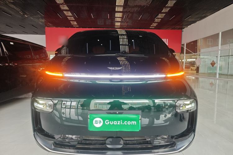 Used Geely Galaxy LEVC L380 2024 140-Degree 6-Seater All-Wheel-Drive Ultra Front