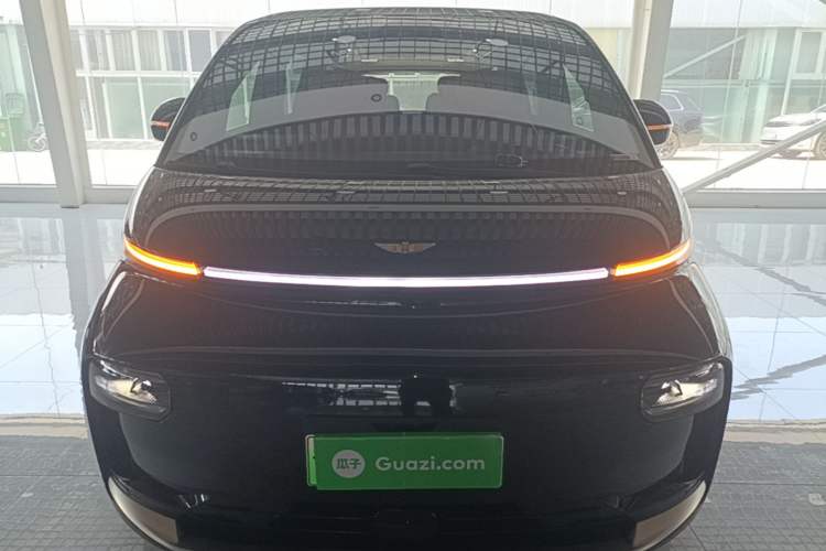 Used Geely Galaxy LEVC L380 2024 140-Degree 6-Seater All-Wheel-Drive Ultra Front