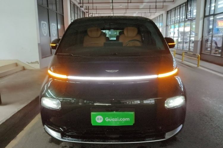 Used Geely Galaxy LEVC L380 2024 140-Degree 6-Seater All-Wheel-Drive Ultra Front