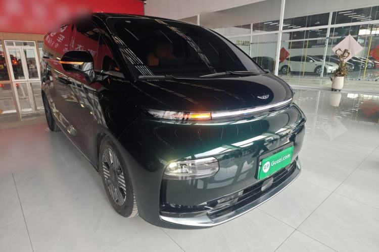 Used Geely Galaxy LEVC L380 2024 140-Degree 6-Seater All-Wheel-Drive Ultra Front Right 45 Deg