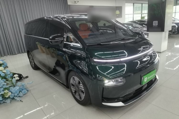 Used Geely Galaxy LEVC L380 2024 116 Degrees 6 Seats Two-Wheel Drive Pro Front Right 45 Deg