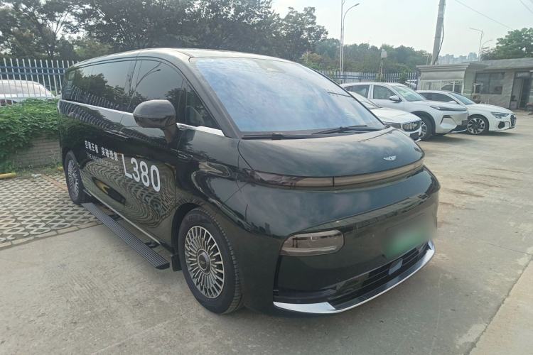 Used Geely Galaxy LEVC L380 2024 140-Degree 6-Seater All-Wheel-Drive Ultra Front Right 45 Deg
