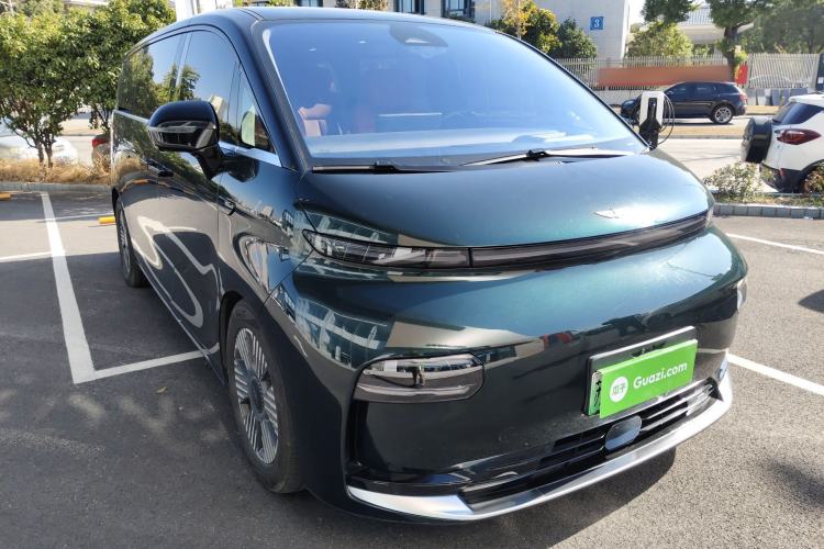 Used Geely Galaxy LEVC L380 2024 140-Degree 6-Seater All-Wheel-Drive Ultra Front Right 45 Deg