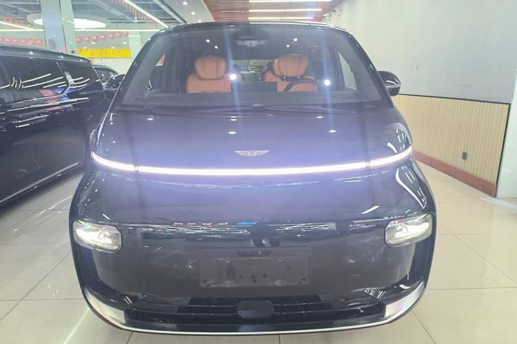 Used Geely Galaxy LEVC L380 2024 140-Degree 6-Seater All-Wheel-Drive Ultra Front