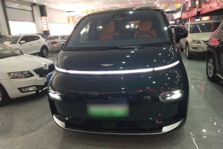 Used Geely Galaxy LEVC L380 2024 140-Degree 6-Seater All-Wheel-Drive Ultra Front
