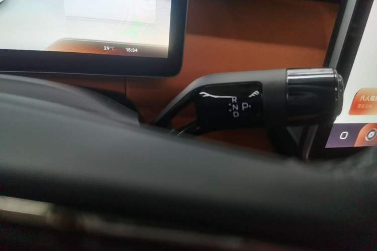 Used Geely Galaxy LEVC L380 2024 116 Degrees 6 Seats Two-Wheel Drive Pro Gear Lever