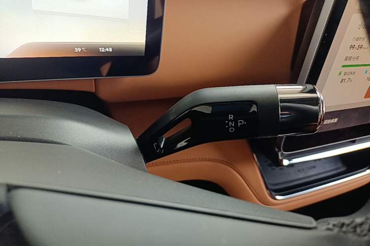 Used Geely Galaxy LEVC L380 2024 140-Degree 6-Seater All-Wheel-Drive Ultra Gear Lever
