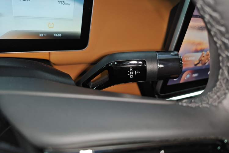 Used Geely Galaxy LEVC L380 2024 140-Degree 6-Seater All-Wheel-Drive Ultra Gear Lever