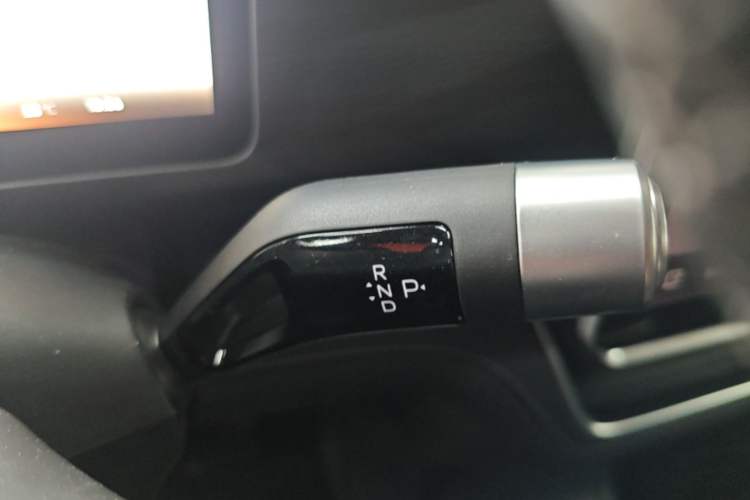 Used Geely Galaxy LEVC L380 2024 100 kWh 6-Seater Two-Wheel Drive Air Gear Lever