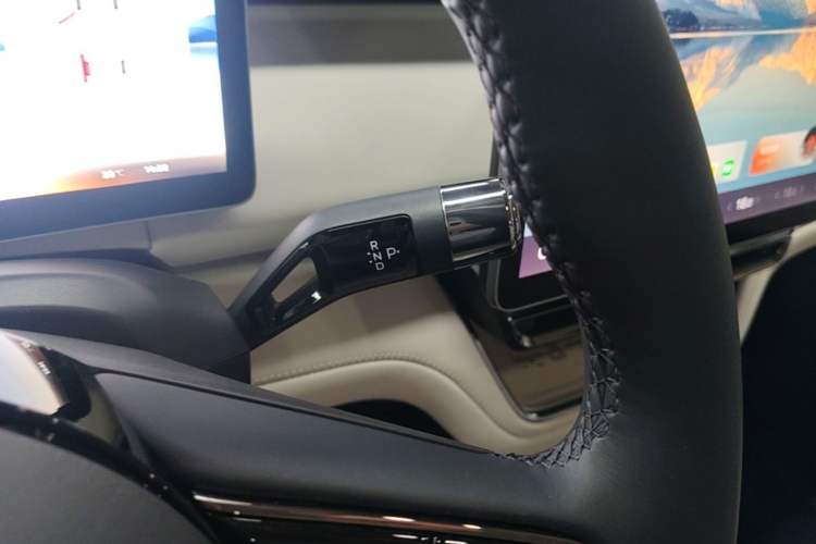 Used Geely Galaxy LEVC L380 2024 140-Degree 6-Seater All-Wheel-Drive Ultra Gear Lever