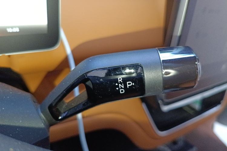 Used Geely Galaxy LEVC L380 2024 140-Degree 6-Seater All-Wheel-Drive Ultra Gear Lever