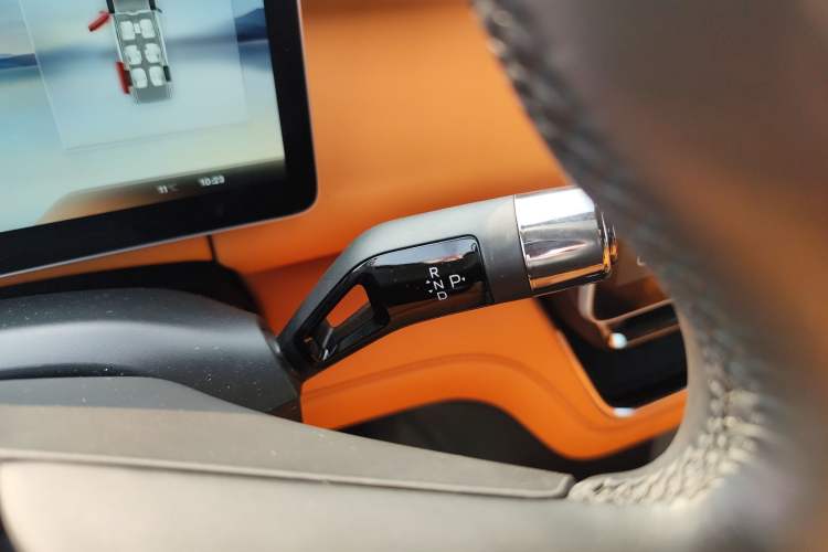 Used Geely Galaxy LEVC L380 2024 140-Degree 6-Seater All-Wheel-Drive Ultra Gear Lever