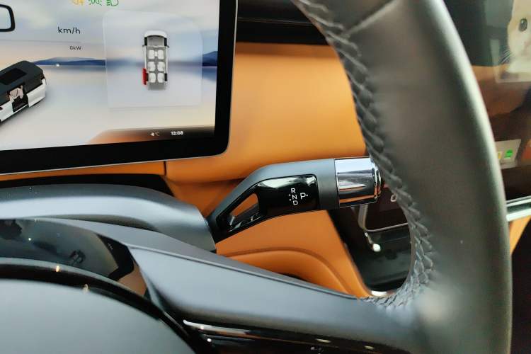 Used Geely Galaxy LEVC L380 2024 140-Degree 6-Seater All-Wheel-Drive Ultra Gear Lever
