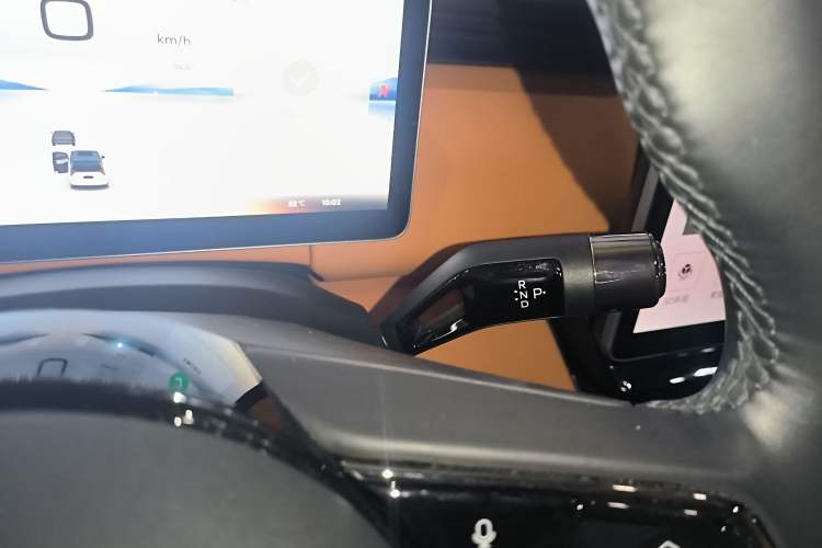 Used Geely Galaxy LEVC L380 2024 140-Degree 6-Seater All-Wheel-Drive Ultra Gear Lever