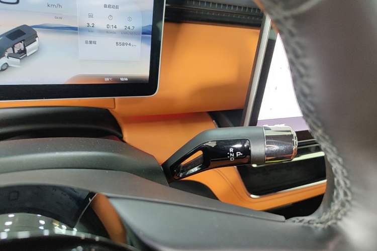 Used Geely Galaxy LEVC L380 2024 140-Degree 6-Seater All-Wheel-Drive Ultra Gear Lever