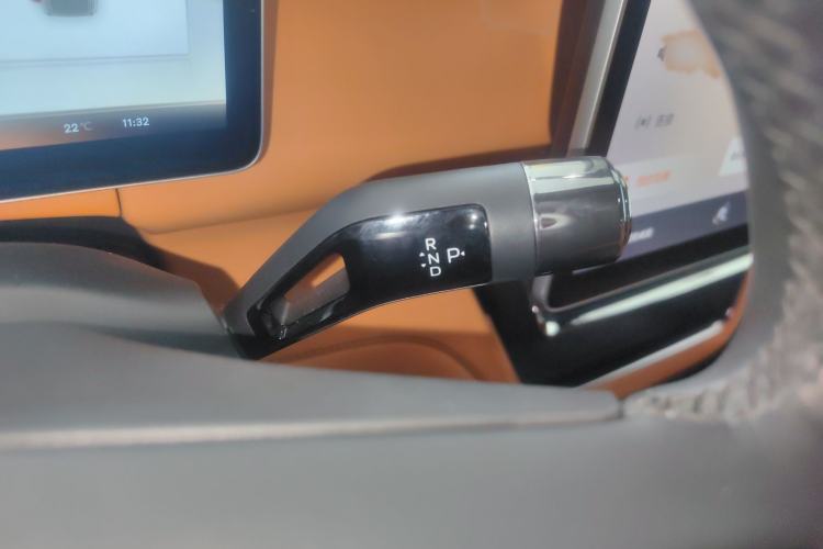 Used Geely Galaxy LEVC L380 2024 140-Degree 6-Seater All-Wheel-Drive Ultra Gear Lever