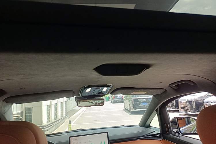 Used Geely Galaxy LEVC L380 2024 140-Degree 6-Seater All-Wheel-Drive Ultra Headliner