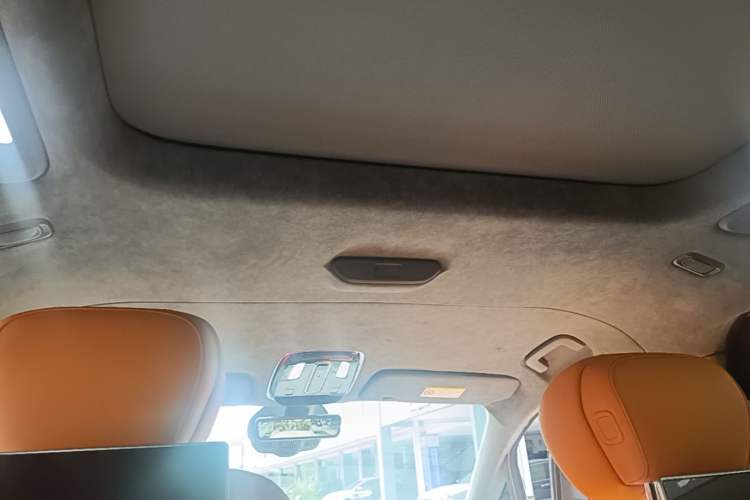 Used Geely Galaxy LEVC L380 2024 140-Degree 6-Seater All-Wheel-Drive Ultra Headliner