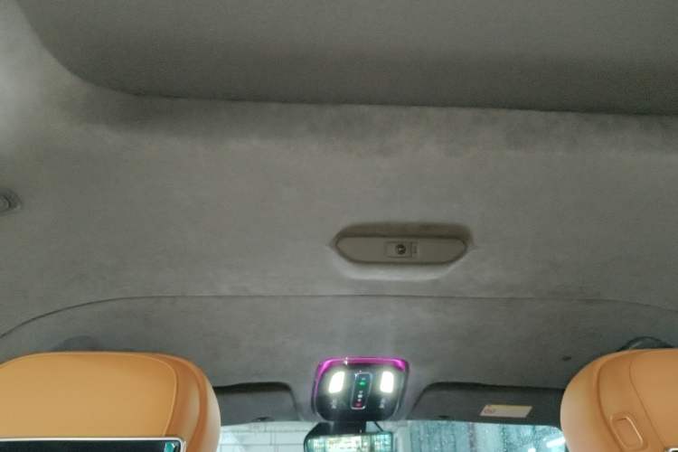 Used Geely Galaxy LEVC L380 2024 140-Degree 6-Seater All-Wheel-Drive Ultra Headliner