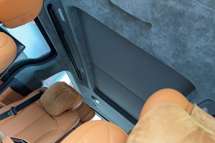 Used Geely Galaxy LEVC L380 2024 140-Degree 6-Seater All-Wheel-Drive Ultra Headliner