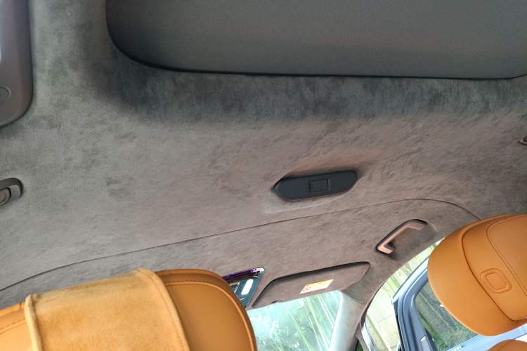 Used Geely Galaxy LEVC L380 2024 140-Degree 6-Seater All-Wheel-Drive Ultra Headliner