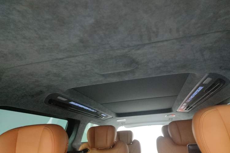 Used Geely Galaxy LEVC L380 2024 140-Degree 6-Seater All-Wheel-Drive Ultra Headliner
