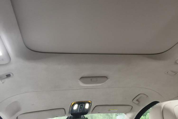 Used Geely Galaxy LEVC L380 2024 140-Degree 6-Seater All-Wheel-Drive Ultra Headliner