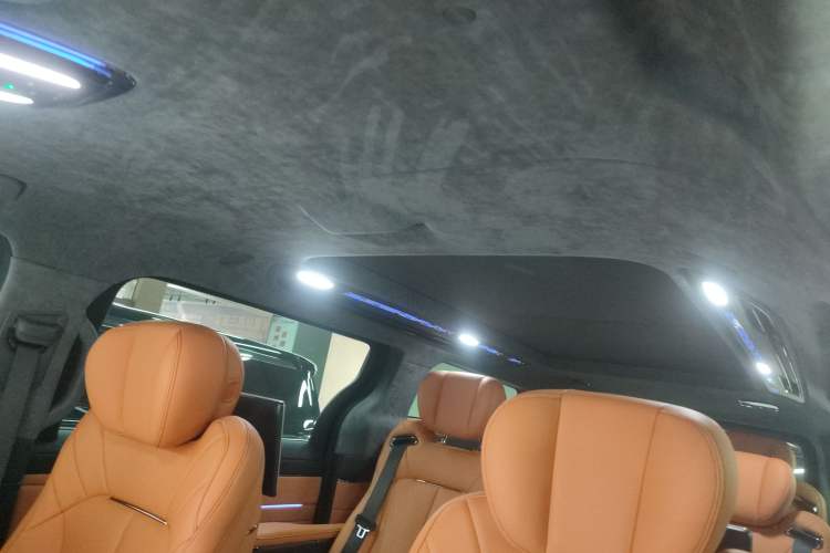 Used Geely Galaxy LEVC L380 2024 140-Degree 6-Seater All-Wheel-Drive Ultra Headliner