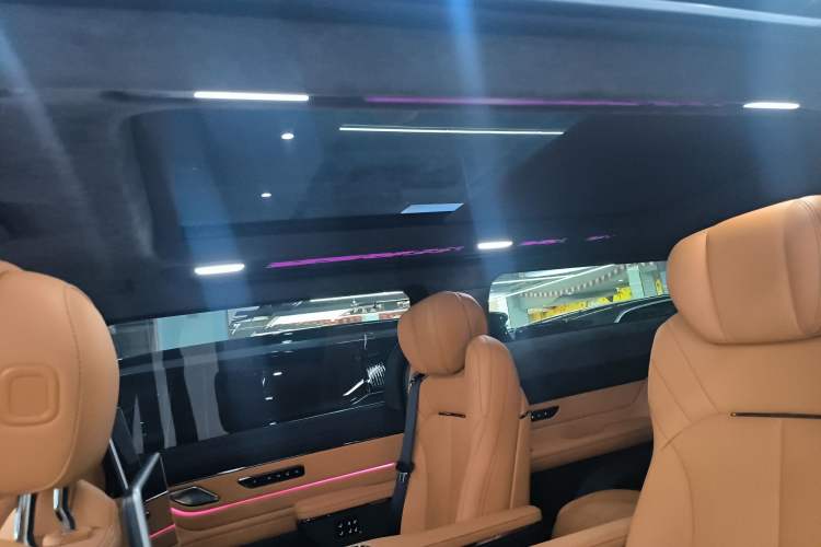 Used Geely Galaxy LEVC L380 2024 140-Degree 6-Seater All-Wheel-Drive Ultra Headliner